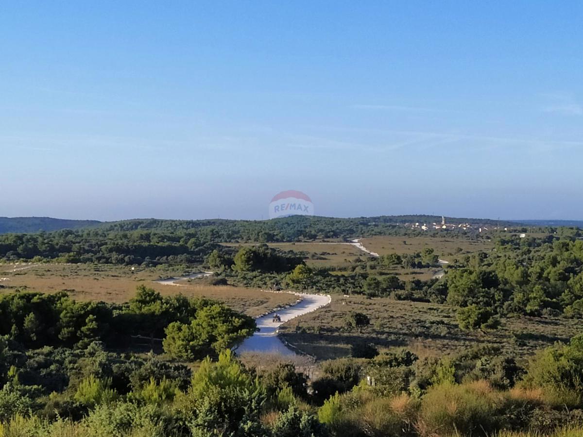 Istria, Premantura – Terreno edificabile in zona T3, a 250 m dalla spiaggia