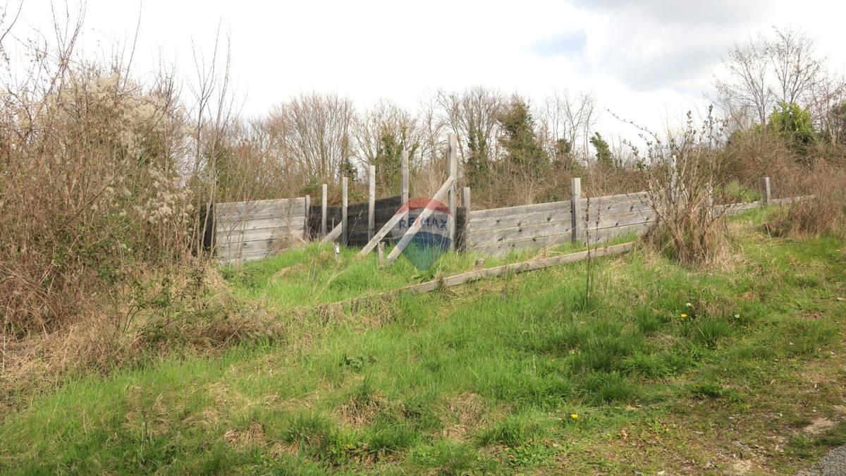 Terreno edificabile Tinjan, 1.291m2