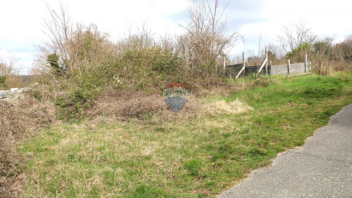 Terreno edificabile Tinjan, 1.291m2