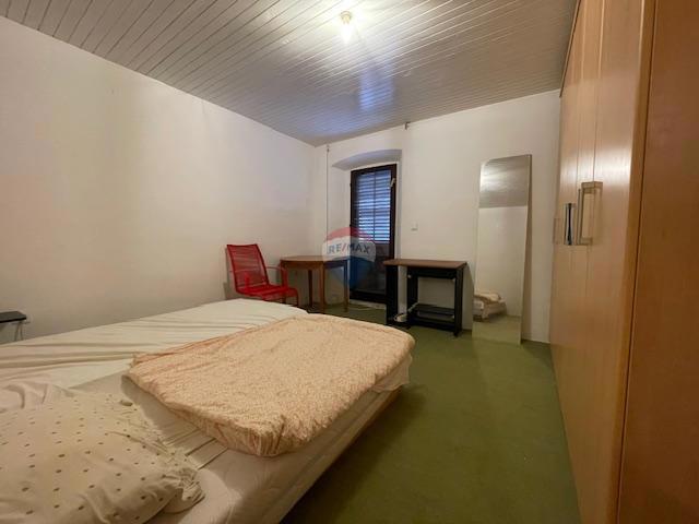 Krk, Punat - centro storico, casa con cortile e taverna, vicino al mare