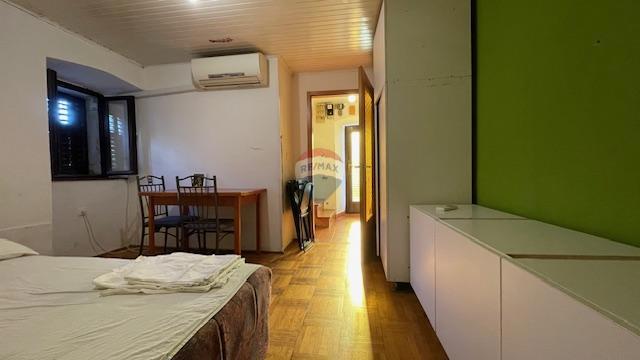 Krk, Punat - centro storico, casa con cortile e taverna, vicino al mare