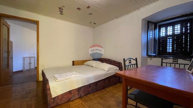 Krk, Punat - centro storico, casa con cortile e taverna, vicino al mare