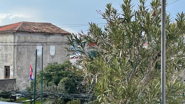 Krk, Punat - centro storico, casa con cortile e taverna, vicino al mare