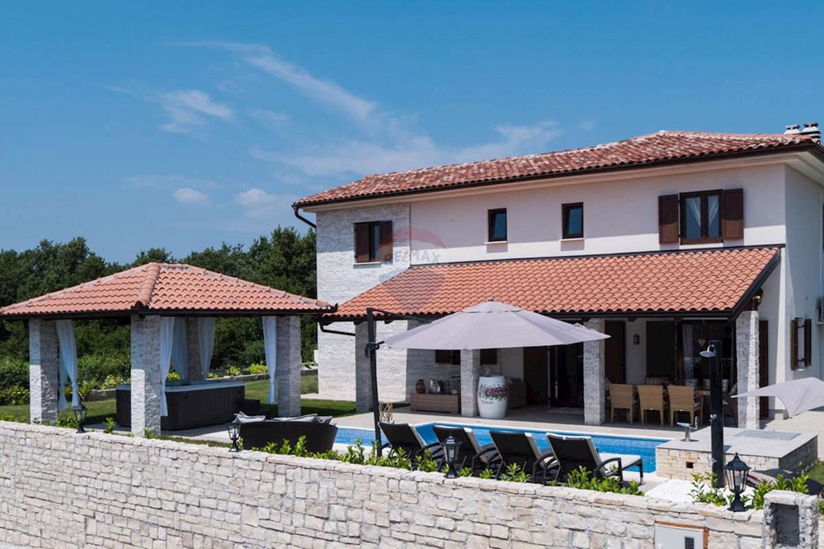 Villa Singola/Casa Vacanza Višnjan, 210m2