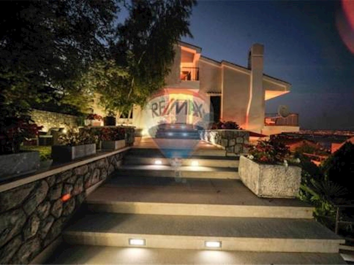 Villa Singola/Casa Vacanza Ičići, Opatija - Okolica, 310m2