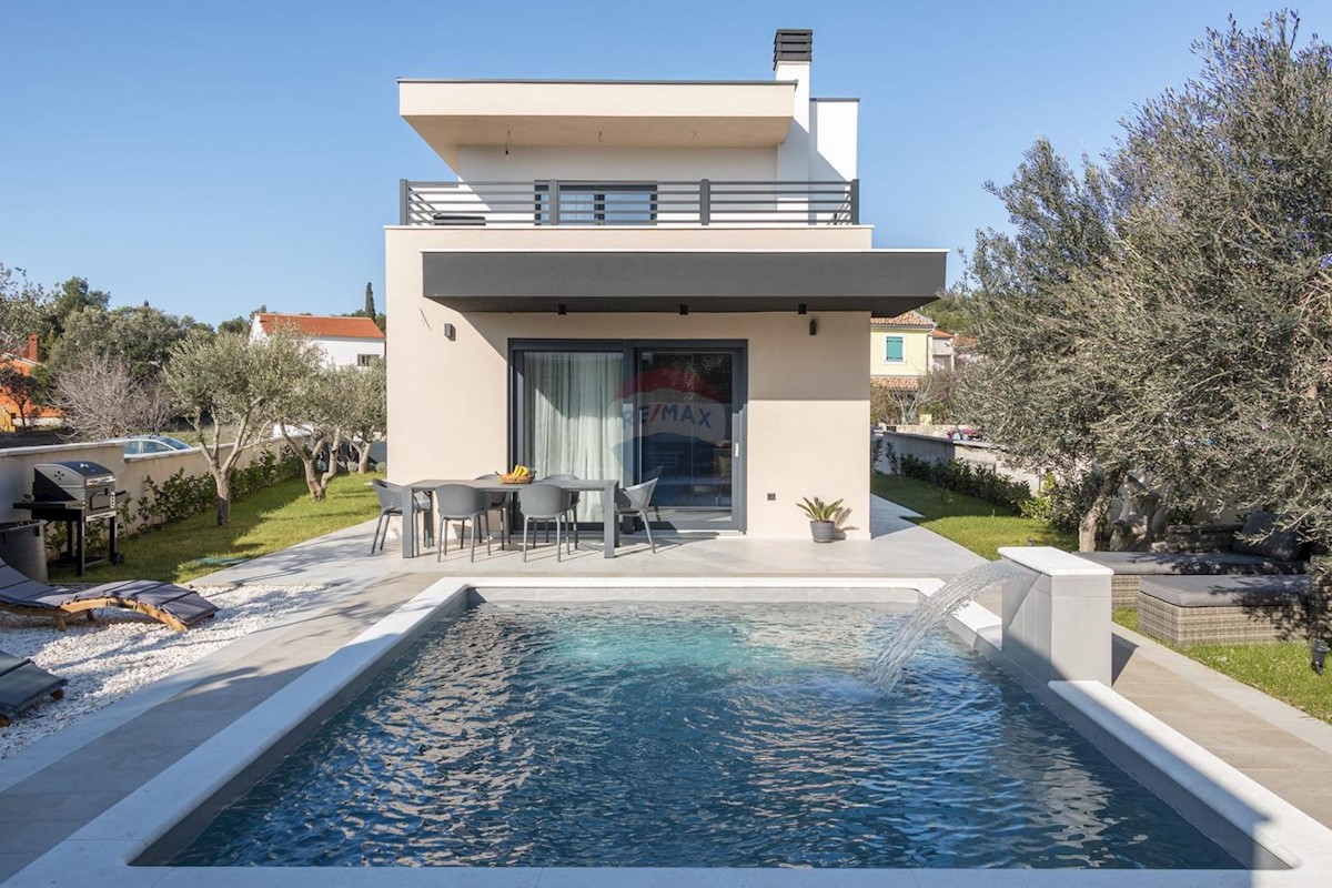 Istria, Pula area - smart home villa 400m from the sea