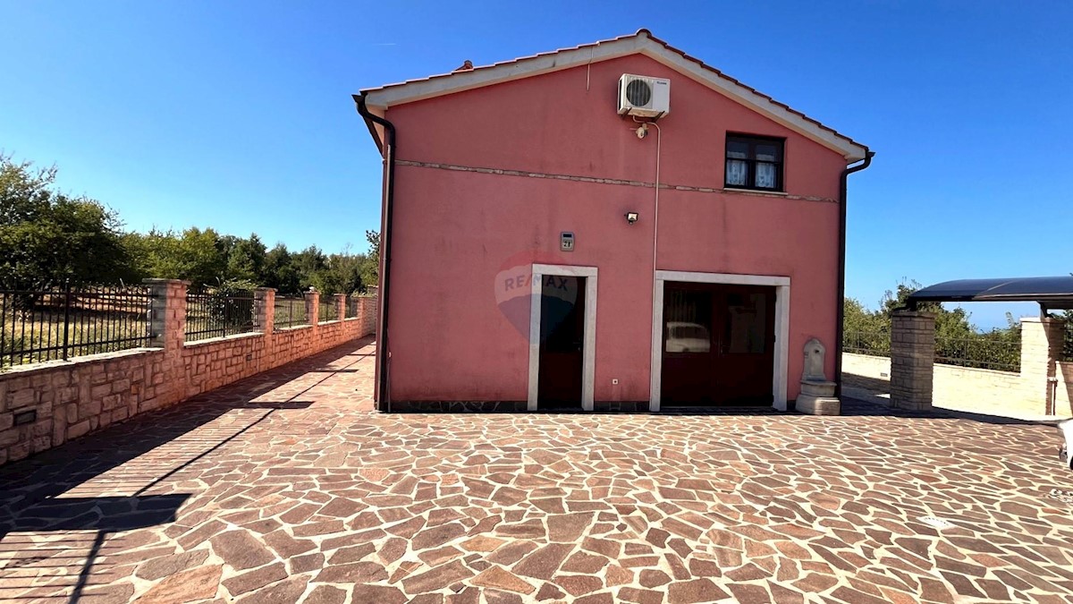 Istria, Visignano, casa con piscina + terreno edificabile