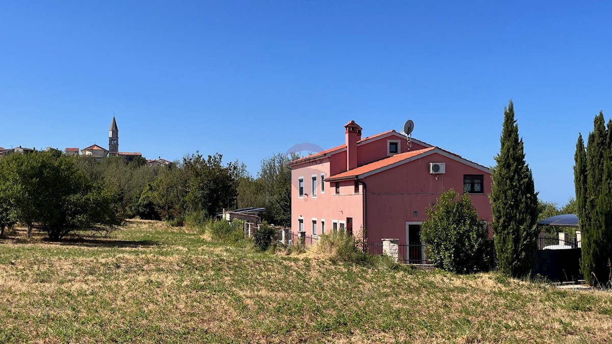 Istria, Visignano, casa con piscina + terreno edificabile