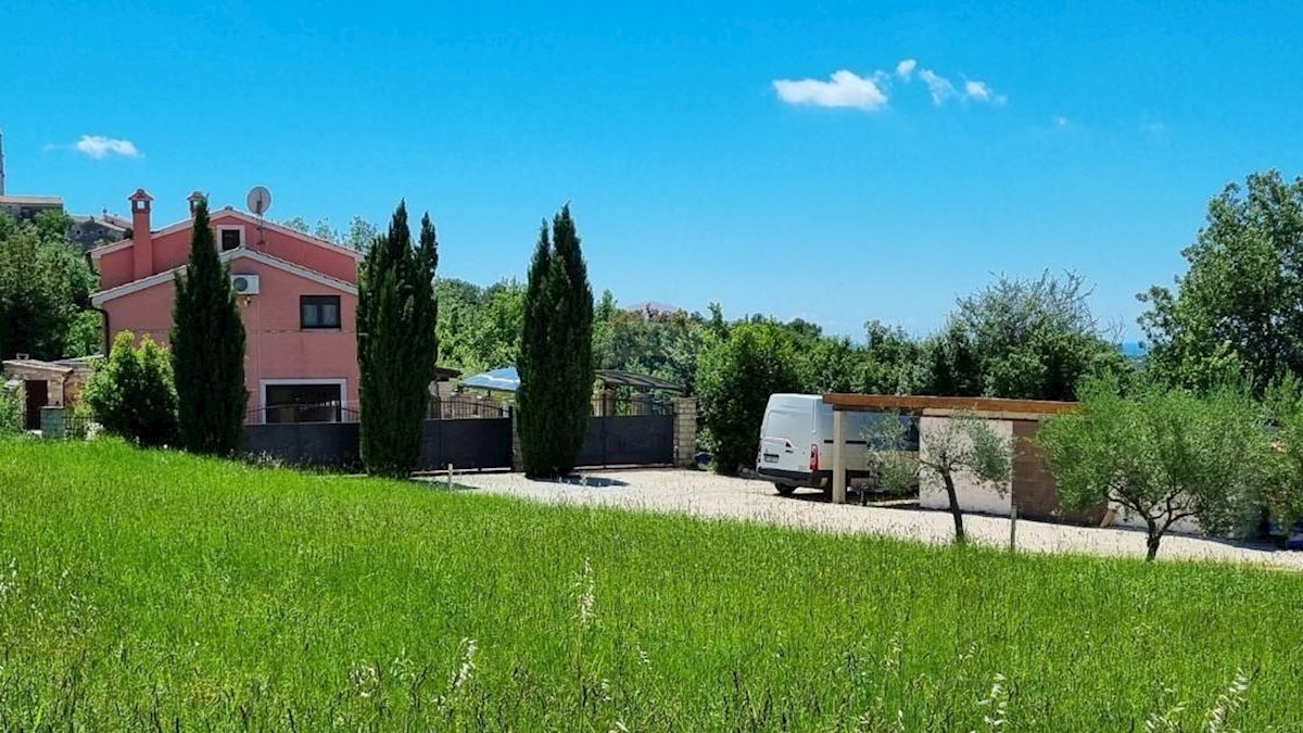 Istria, Visignano, casa con piscina + terreno edificabile