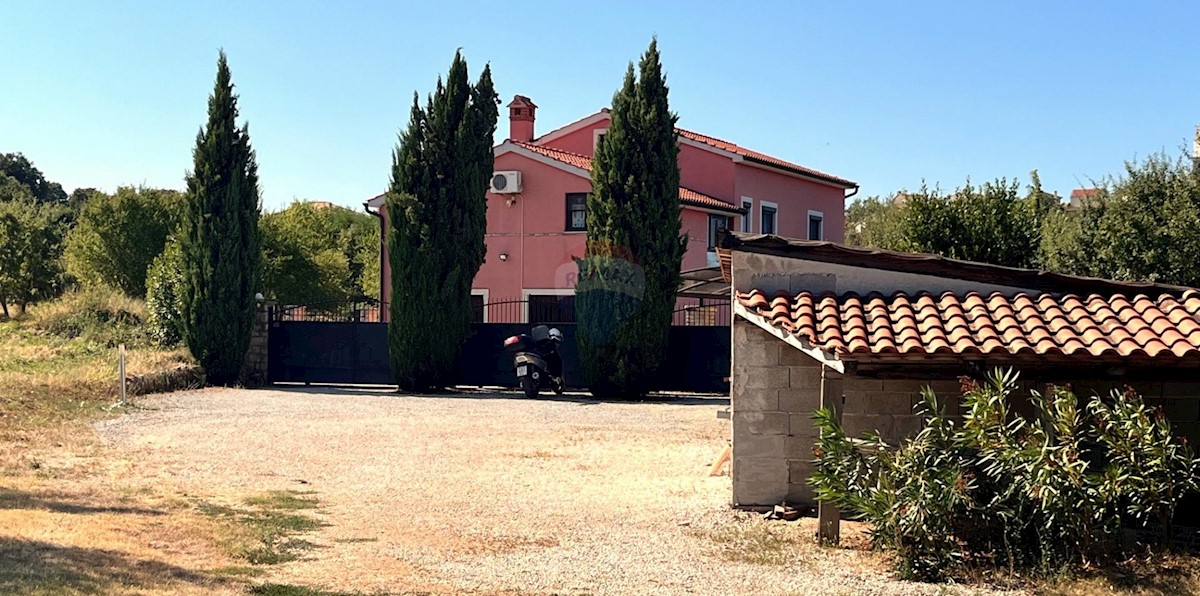 Istria, Visignano, casa con piscina + terreno edificabile