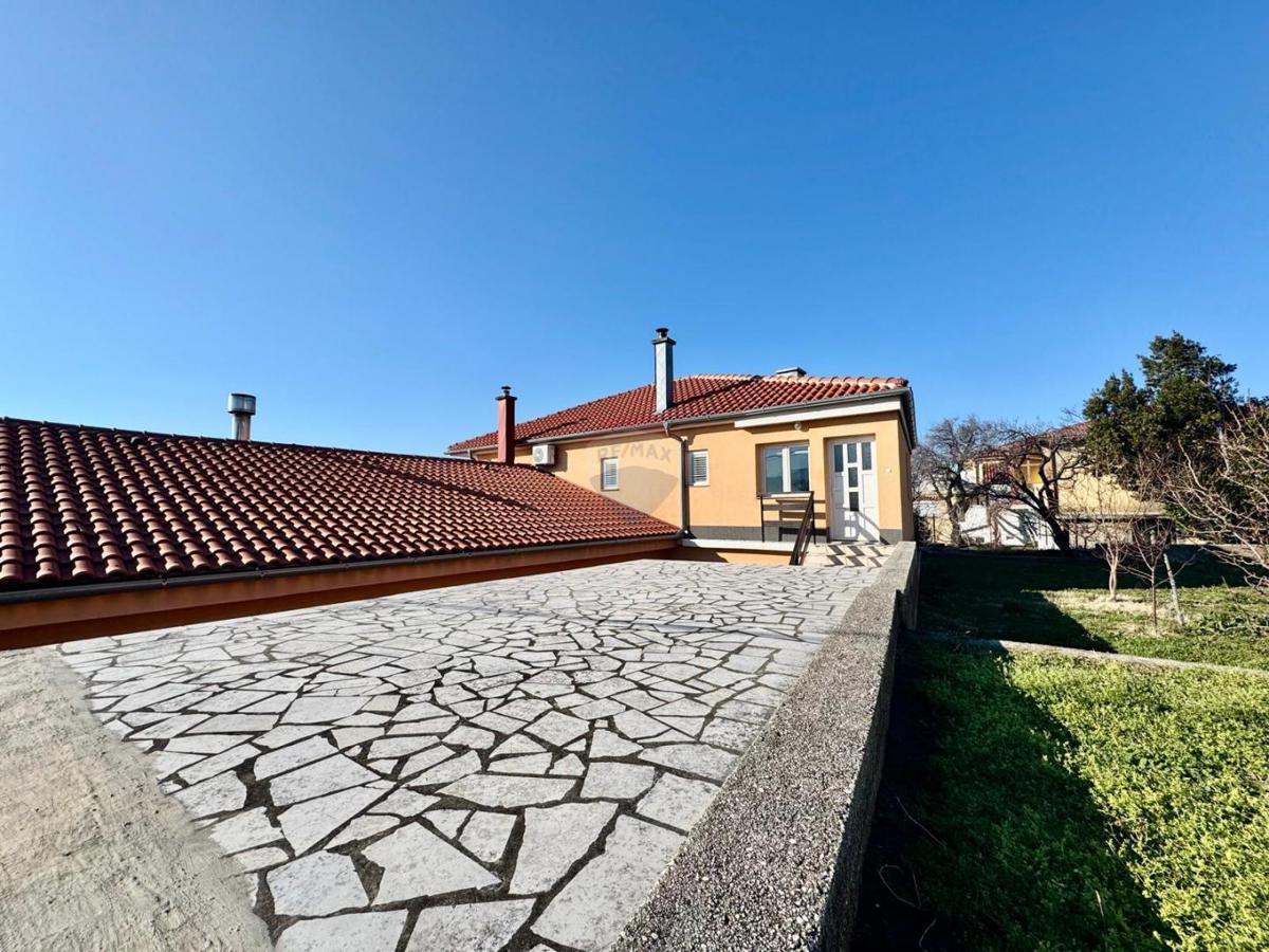 Casa Senj, 248,53m2