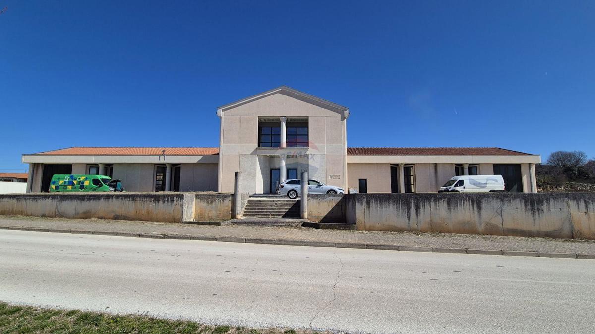Attività commerciale Kanfanar, 820m2