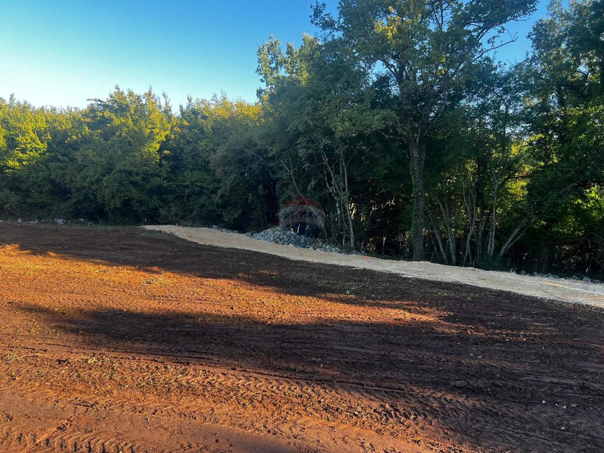 Terreno edificabile Rafaeli, Višnjan, 717m2