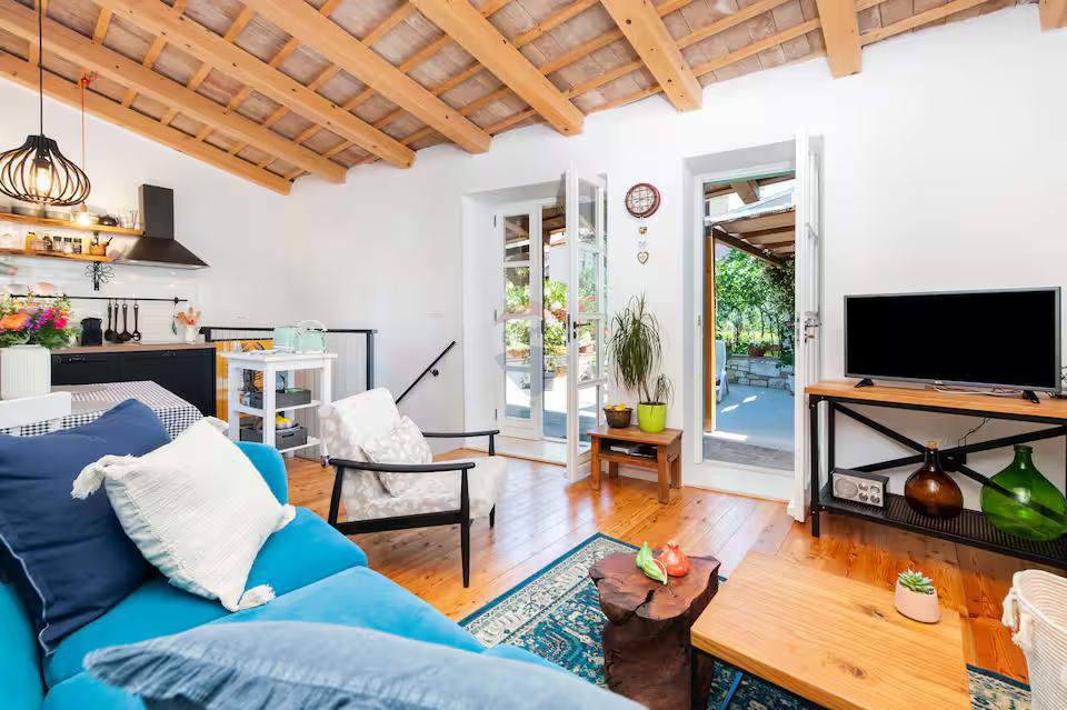 Istria, Rovigno – Casa con cortile, centro città, strada tranquilla, nuova costruzione