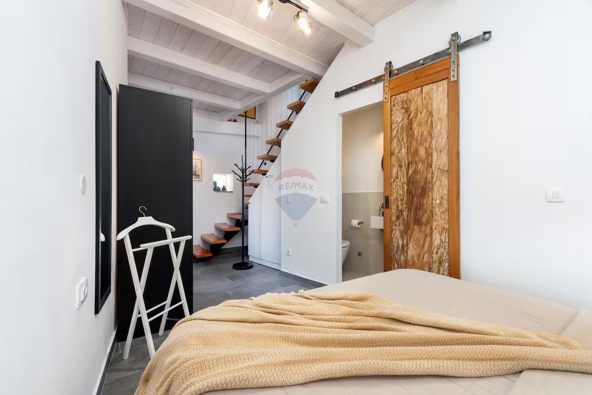 Istria, Rovigno – Casa con cortile, centro città, strada tranquilla, nuova costruzione