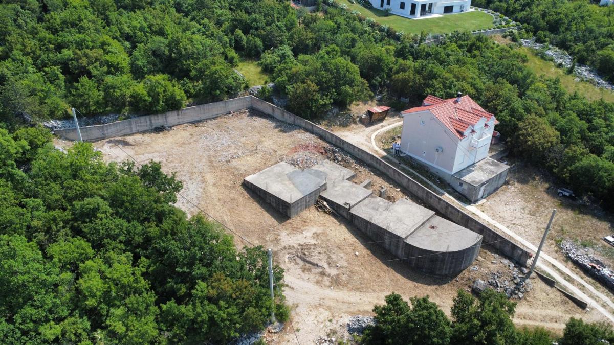 Crikvenica, Šmrika – terreno edificabile in una posizione attraente