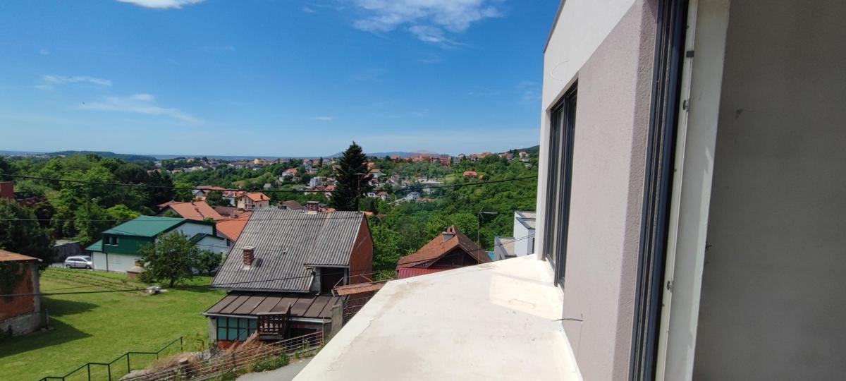 Zagabria, Črnomerec–Mikulići, edificio residenziale con due appartamenti duplex con tre camere e mezzo