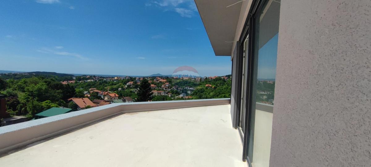 Zagabria, Črnomerec–Mikulići, edificio residenziale con due appartamenti duplex con tre camere e mezzo