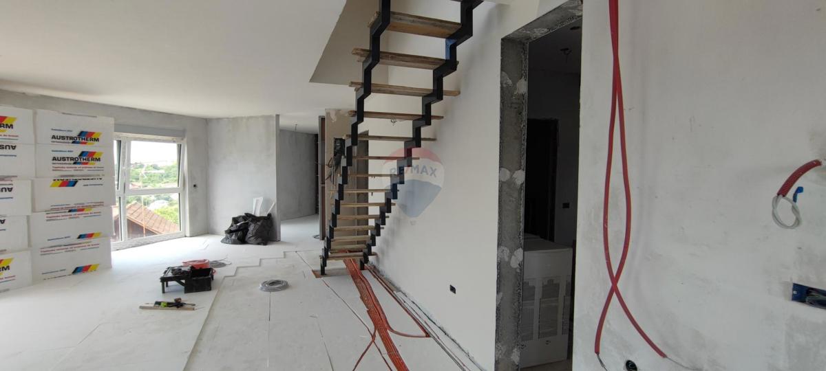 Zagabria, Črnomerec–Mikulići, edificio residenziale con due appartamenti duplex con tre camere e mezzo
