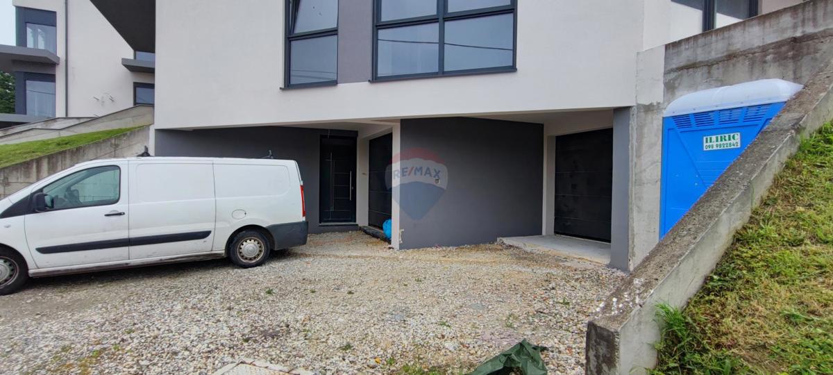 Zagabria, Črnomerec–Mikulići, edificio residenziale con due appartamenti duplex con tre camere e mezzo