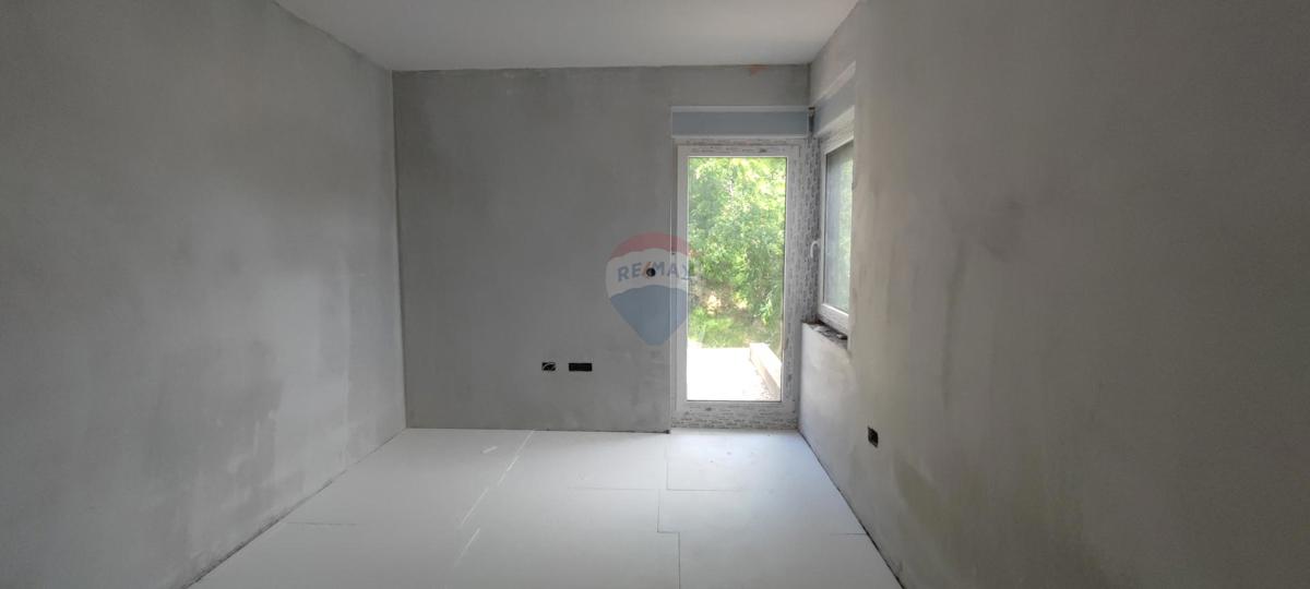 Zagabria, Črnomerec–Mikulići, edificio residenziale con due appartamenti duplex con tre camere e mezzo