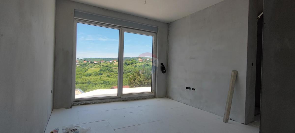 Zagabria, Črnomerec–Mikulići, edificio residenziale con due appartamenti duplex con tre camere e mezzo