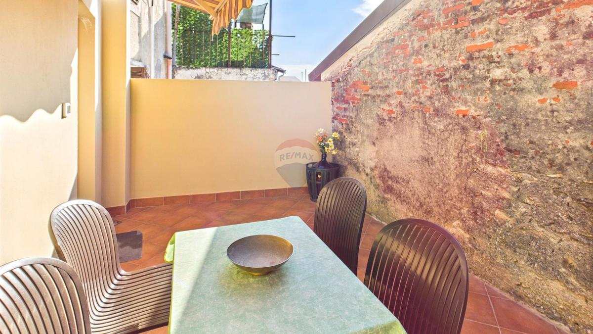 Istria, Buje –Casa elegante in pietra con giardino nel centro città