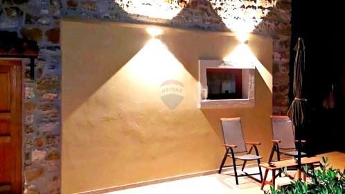 Istria, Buje –Casa elegante in pietra con giardino nel centro città