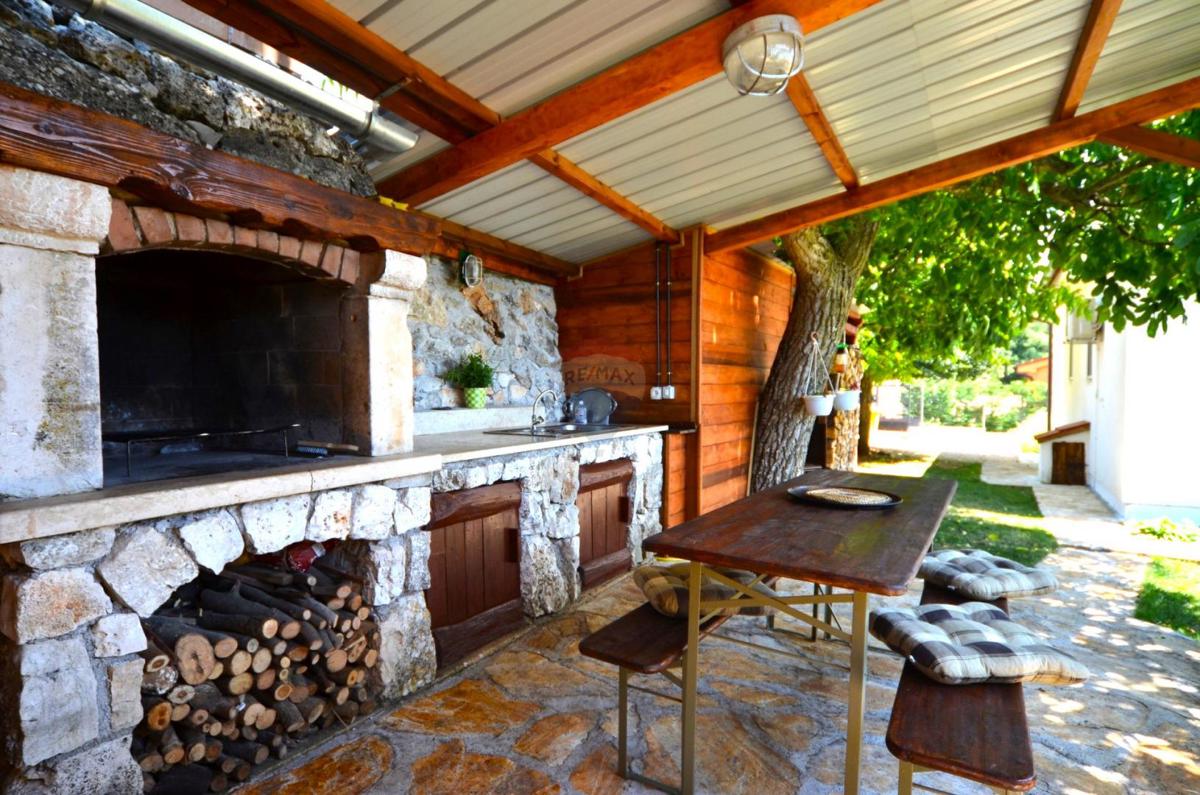 Istria, Rovigno, a 9 km – casa al piano terra con piscina su un terreno di 490 m².