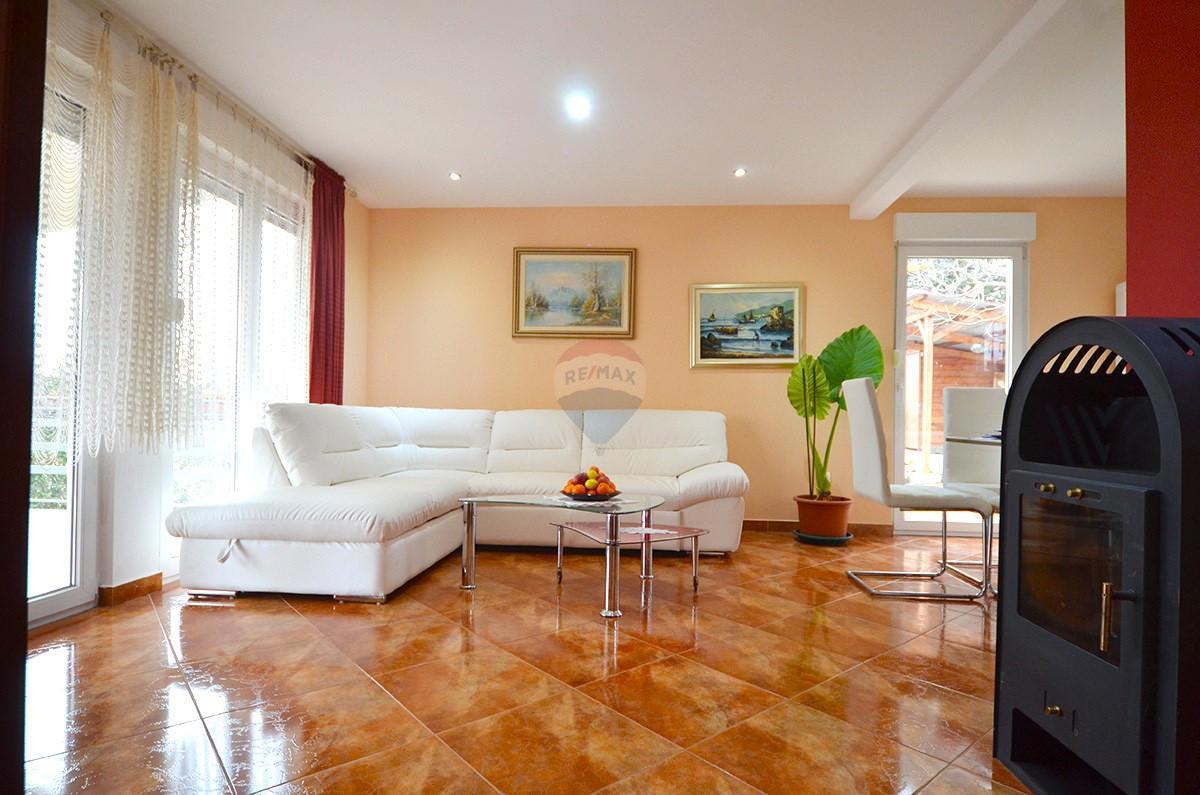 Istria, Rovigno, a 9 km – casa al piano terra con piscina su un terreno di 490 m².