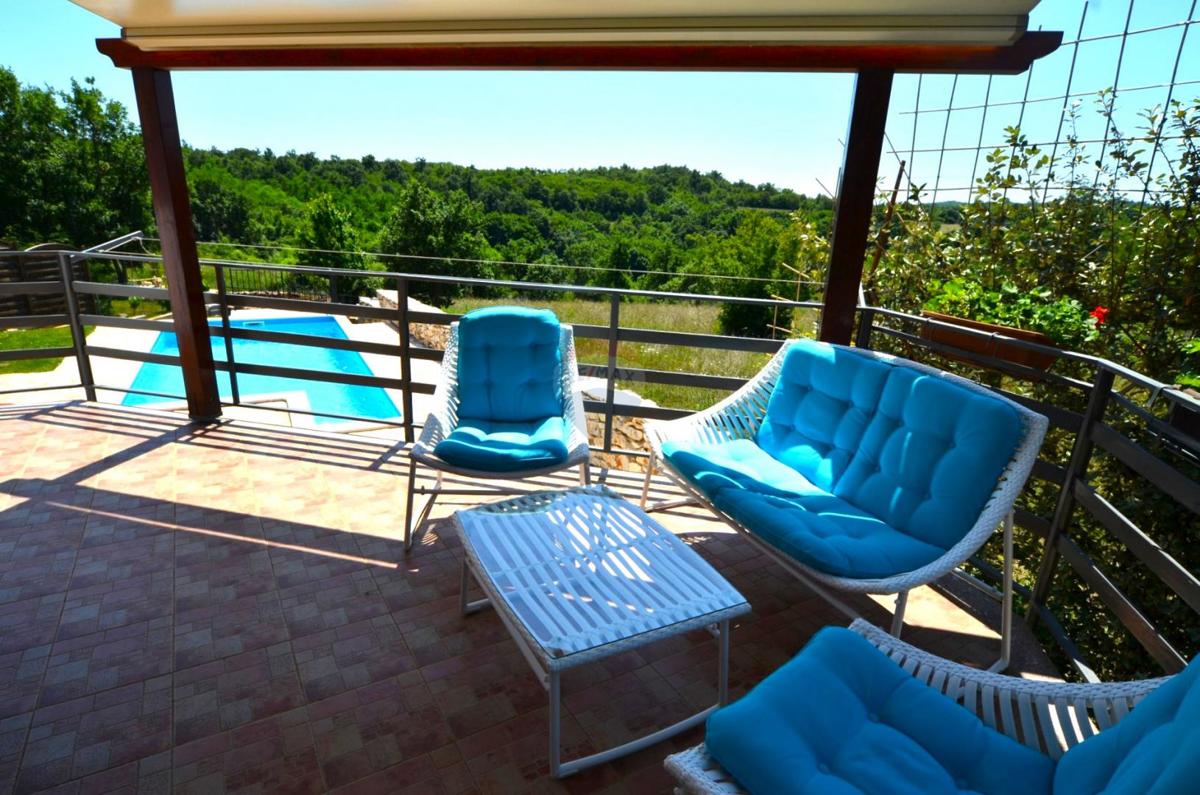 Istria, Rovigno, a 9 km – casa al piano terra con piscina su un terreno di 490 m².