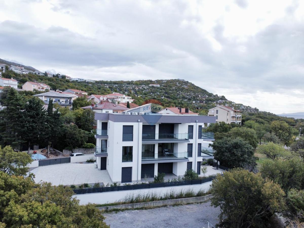 Novi Vinodolski, Klenovica – Appartamento Due Camere Prima Linea sul Mare