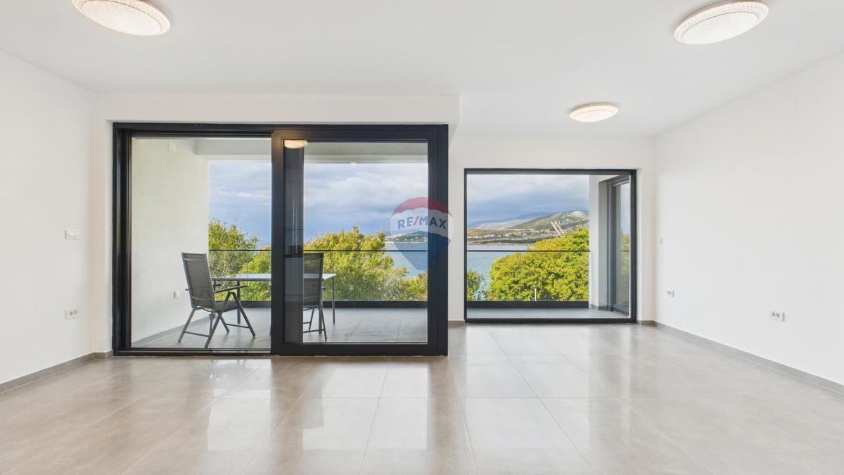 Novi Vinodolski, Klenovica – Appartamento Due Camere Prima Linea sul Mare