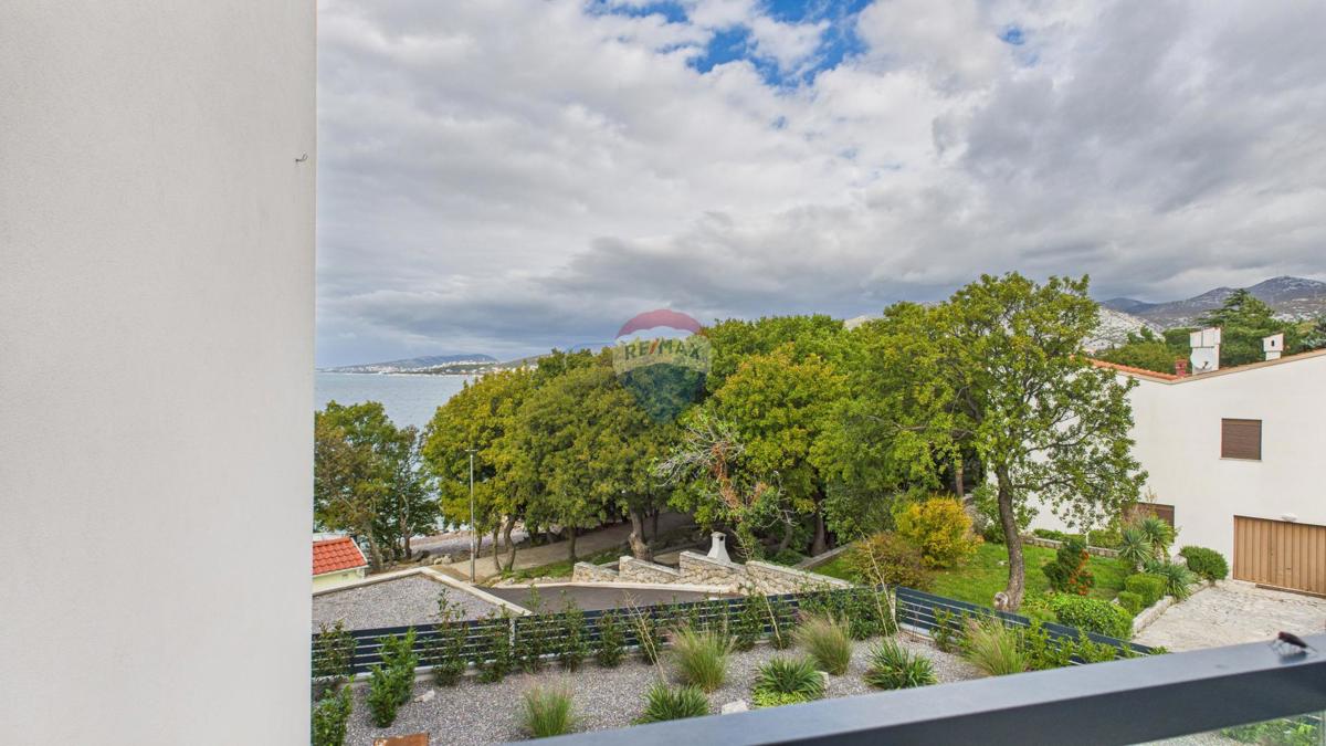 Novi Vinodolski, Klenovica – Appartamento Due Camere Prima Linea sul Mare