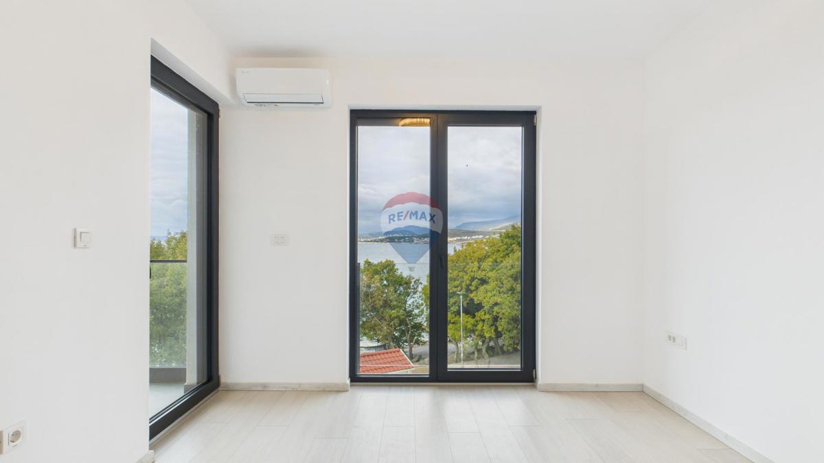 Novi Vinodolski, Klenovica – Appartamento Due Camere Prima Linea sul Mare