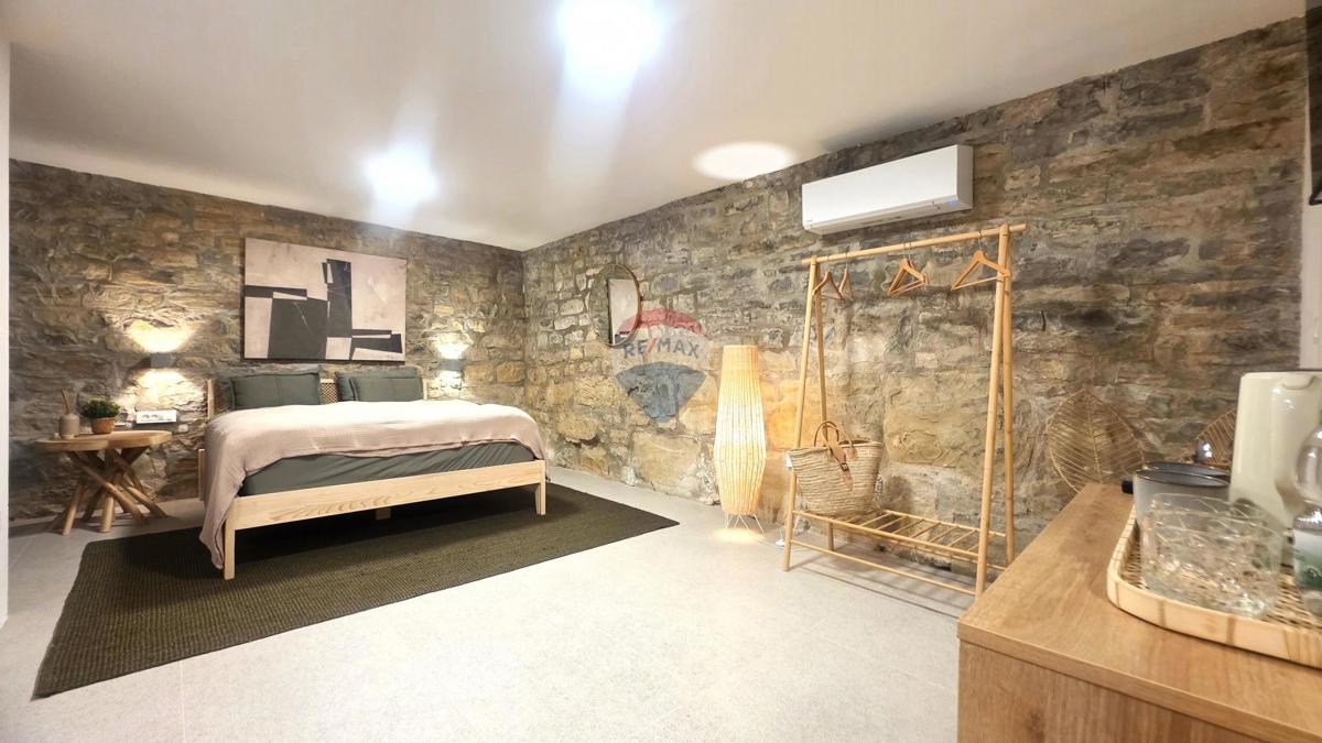 Istria, Oprtalj – Villa in pietra dal design unico