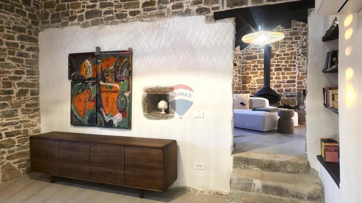 Istria, Oprtalj – Villa in pietra dal design unico