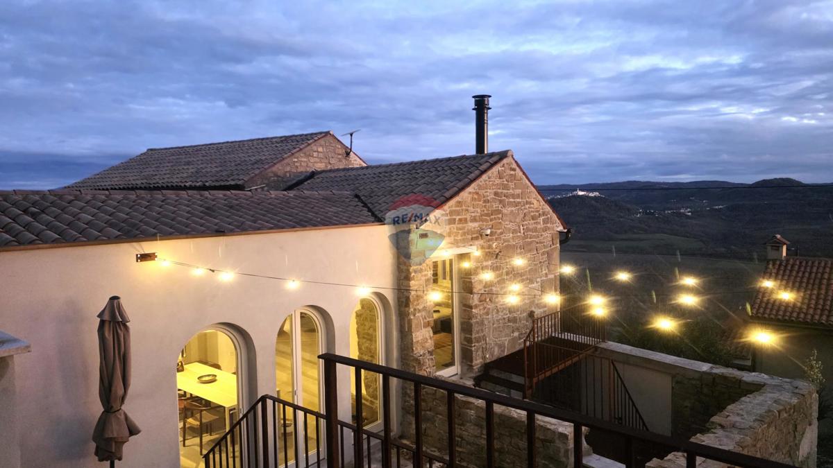 Istria, Oprtalj – Villa in pietra dal design unico