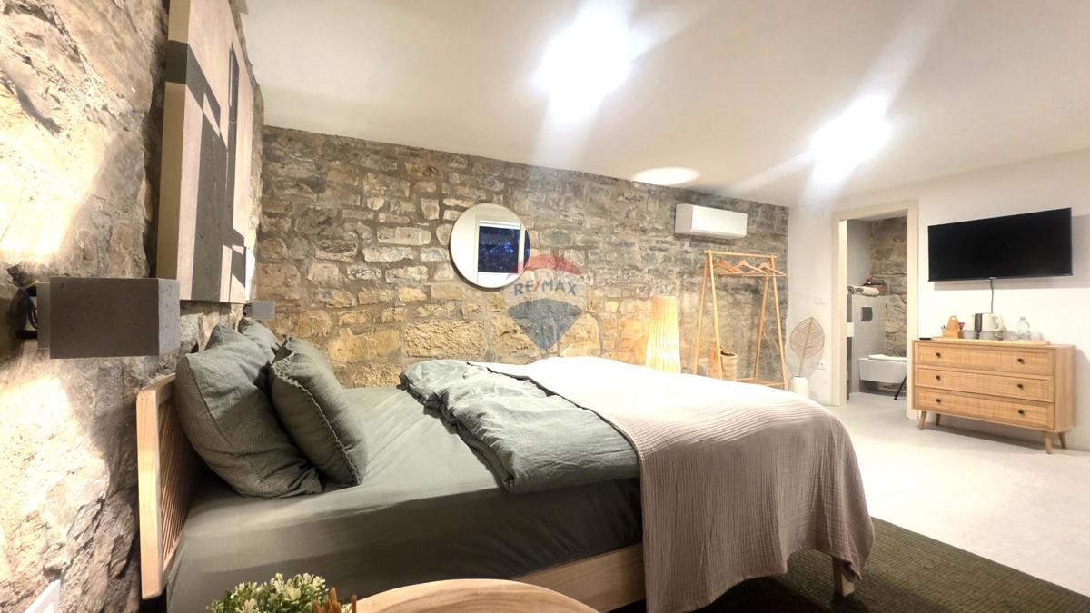 Istria, Oprtalj – Villa in pietra dal design unico