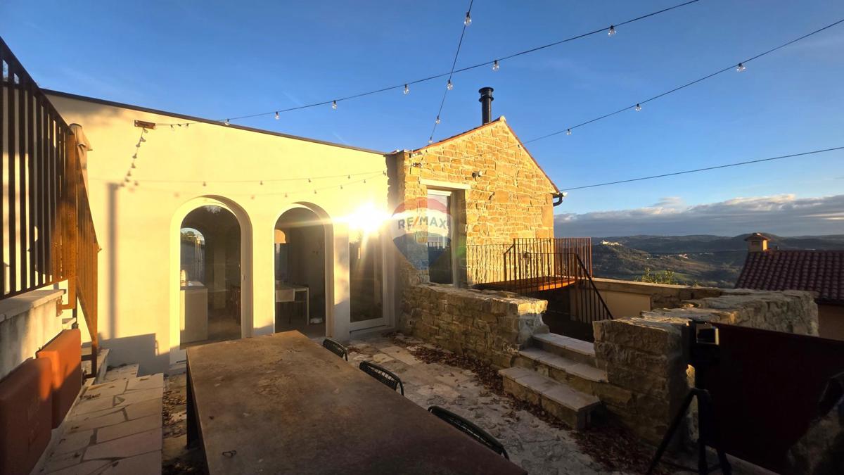 Istria, Oprtalj – Villa in pietra dal design unico