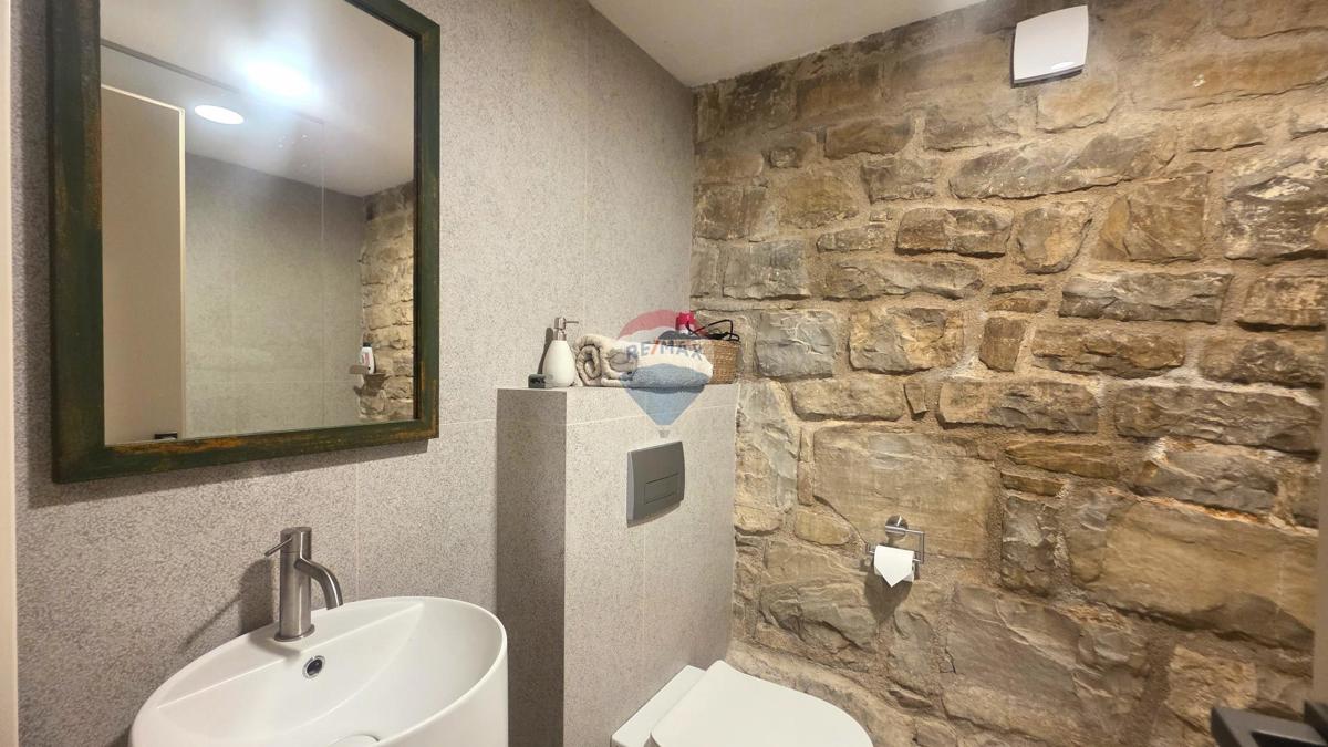 Istria, Oprtalj – Villa in pietra dal design unico