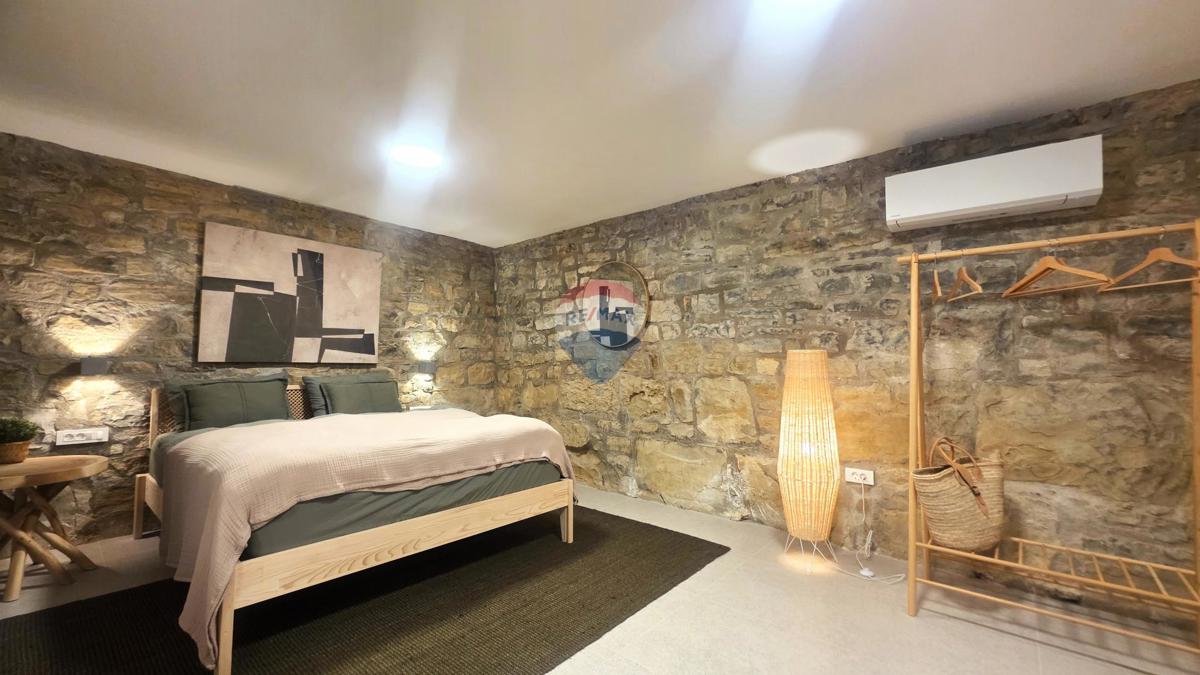 Istria, Oprtalj – Villa in pietra dal design unico