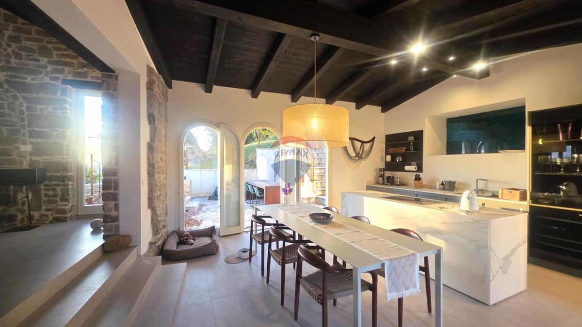 Istria, Oprtalj – Villa in pietra dal design unico