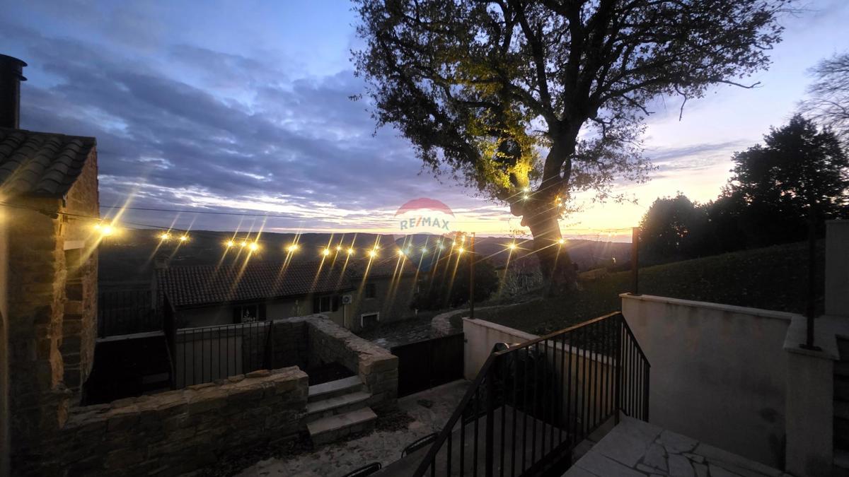 Istria, Oprtalj – Villa in pietra dal design unico