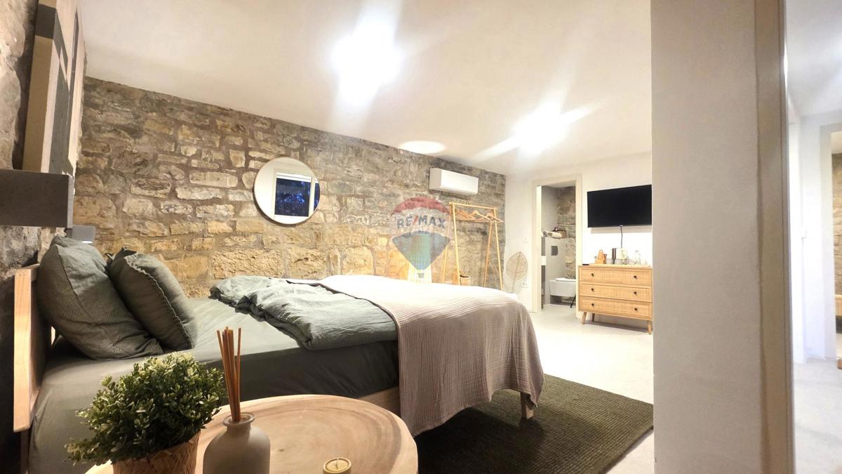 Istria, Oprtalj – Villa in pietra dal design unico