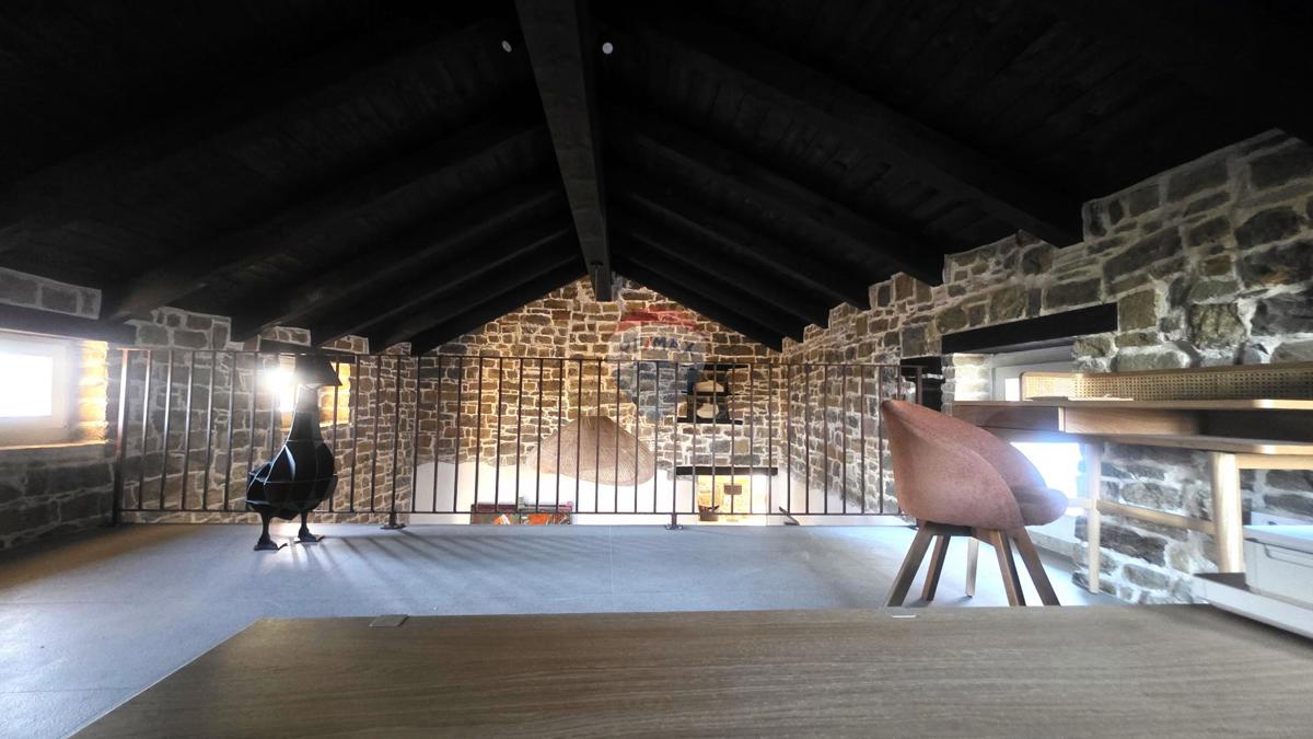 Istria, Oprtalj – Villa in pietra dal design unico