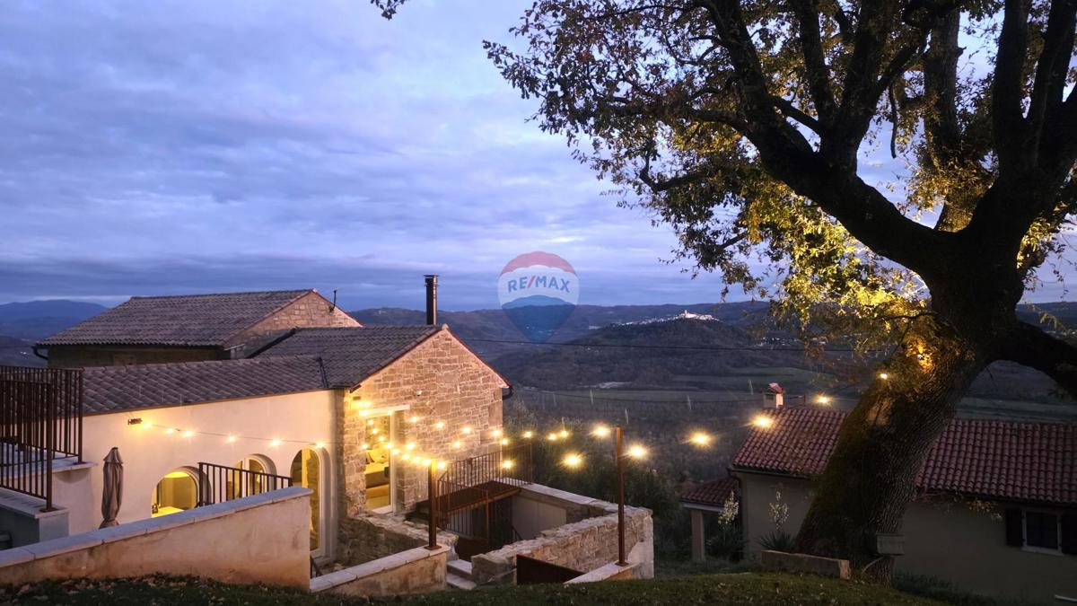 Istria, Oprtalj – Villa in pietra dal design unico