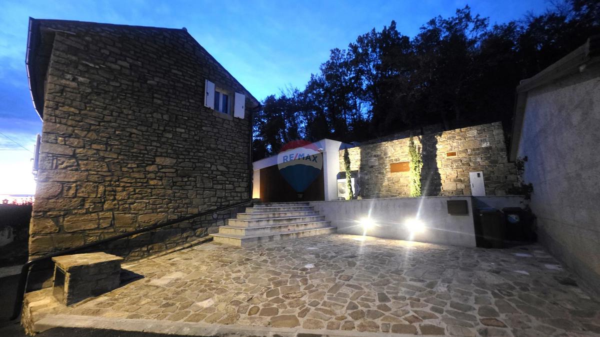 Istria, Oprtalj – Villa in pietra dal design unico