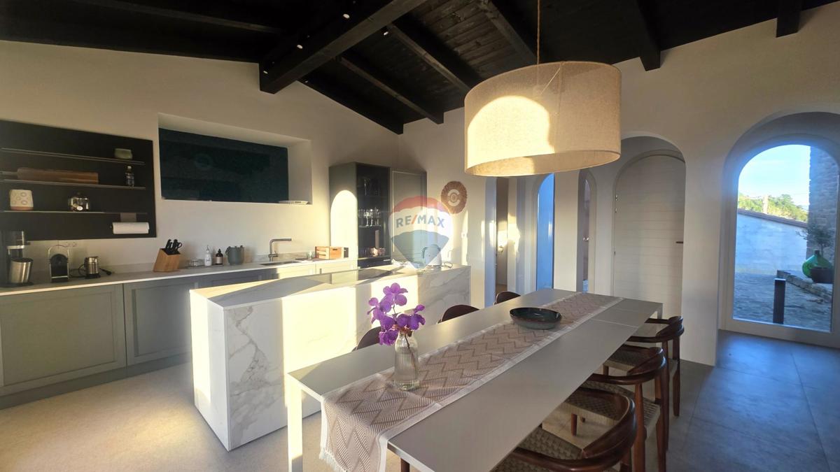 Istria, Oprtalj – Villa in pietra dal design unico