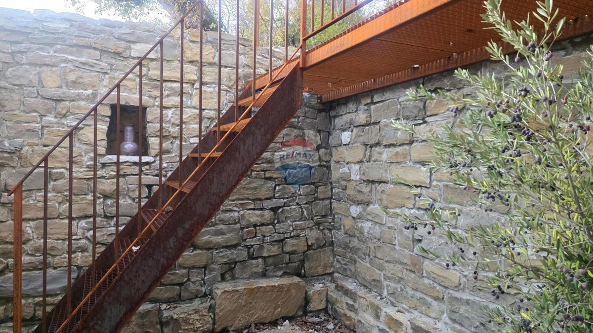 Istria, Oprtalj – Villa in pietra dal design unico